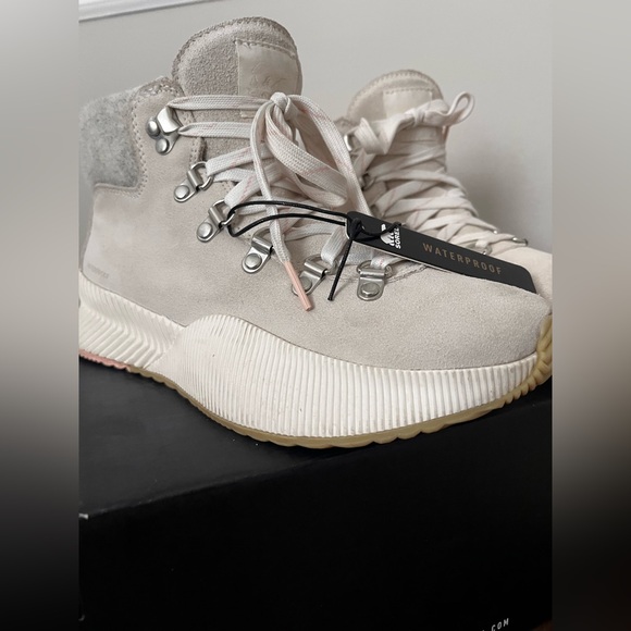 Sorelš¤Out N About III Conquest Beige Waterproof Boot - Picture 2 of 13